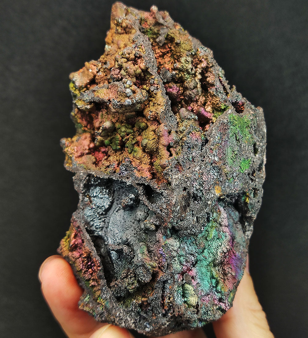 Goethite shape similar:Gold Powder Mountain Top premium rare Iridescent Goethite, Turgite, Hematite, Iridescent COLOUR : Gold with White Quartz Crystal 100% natural color