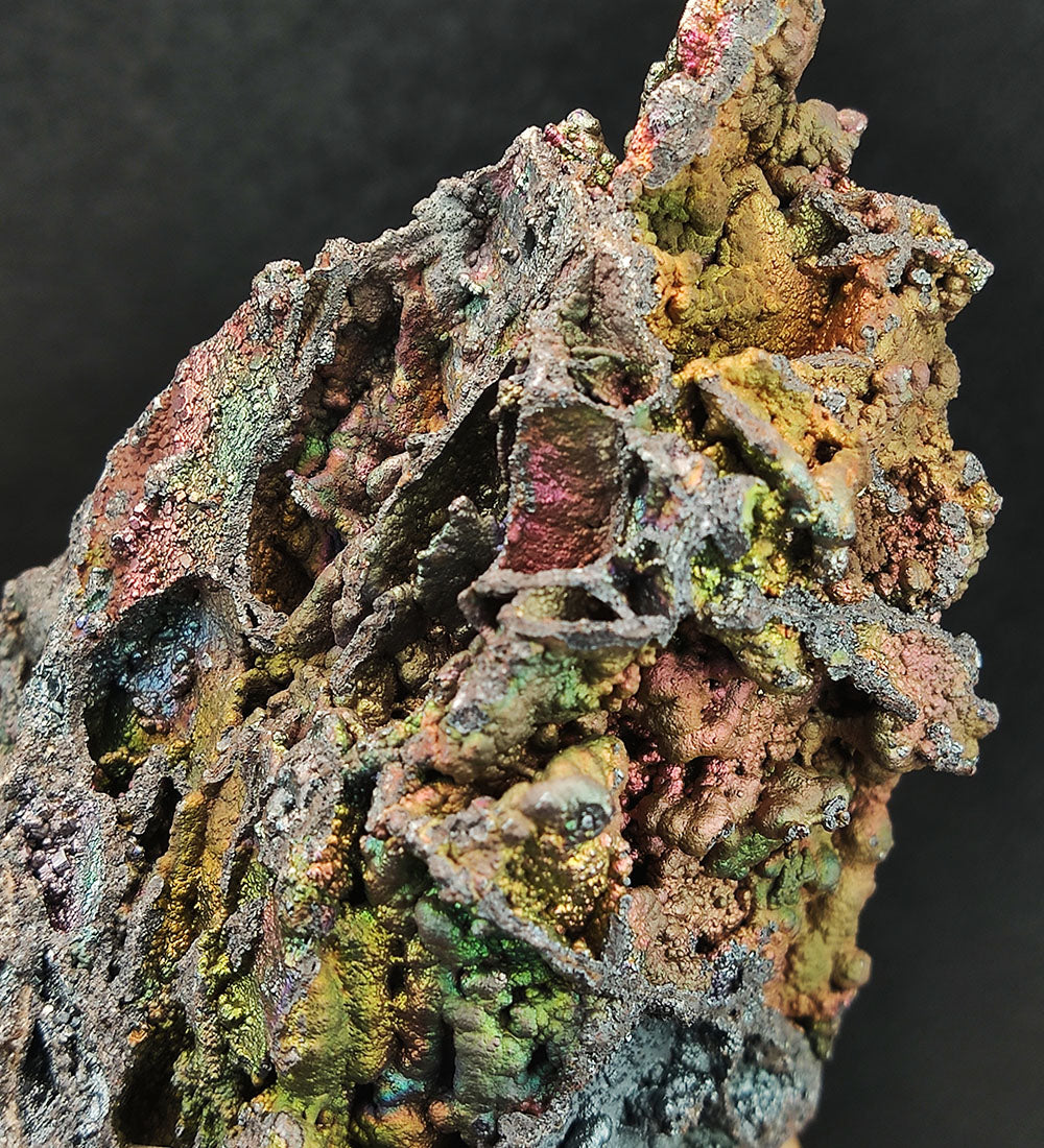 Goethite shape similar:Gold Powder Mountain Top premium rare Iridescent Goethite, Turgite, Hematite, Iridescent COLOUR : Gold with White Quartz Crystal 100% natural color
