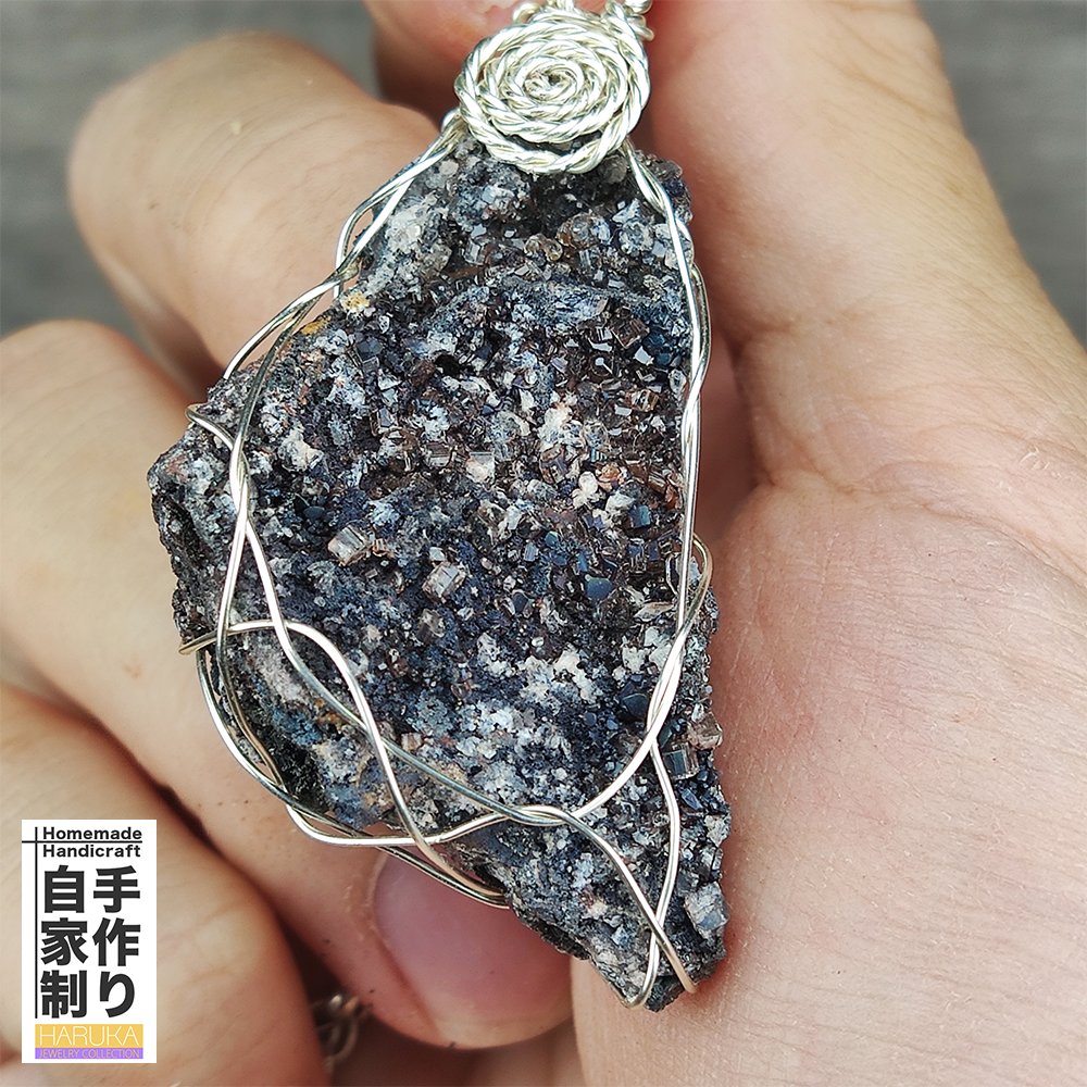 | Goethite Pendant Copper Wire Wrapped Gemstone Pendant | COLOUR: Silver black ,Turgite with black Calcite & White Quartz,Crystal | 100% natural color |