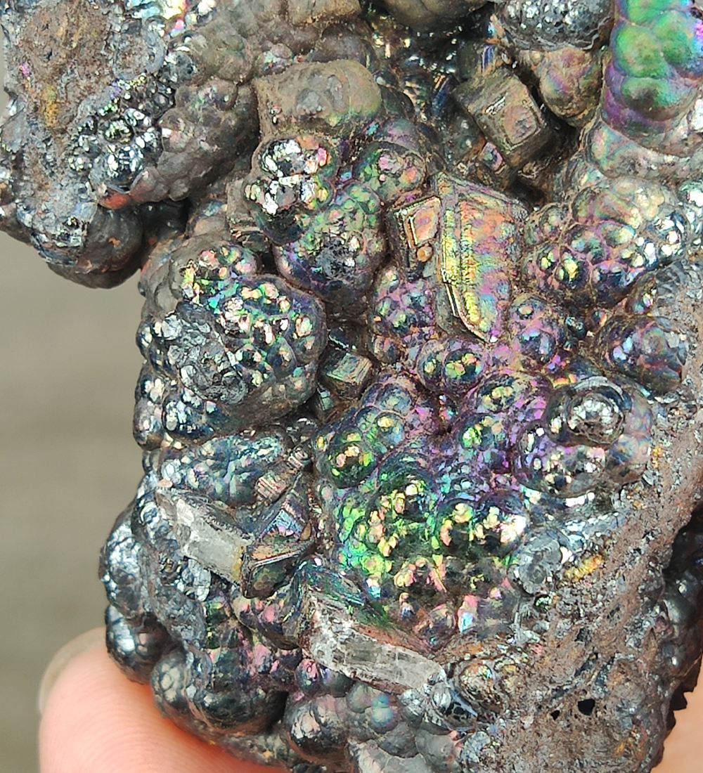 | Top premium rare Iridescent Goethite, Turgite, Hematite, Iridescent | COLOUR: Gold, Green, Turgite with White Quartz,Crystal | 100% natural color |