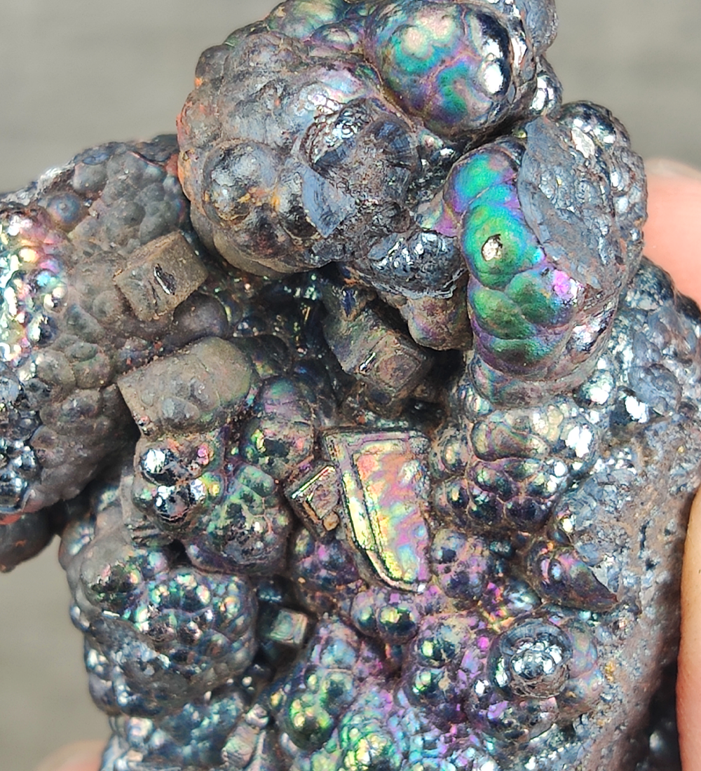 | Top premium rare Iridescent Goethite, Turgite, Hematite, Iridescent | COLOUR: Gold, Green, Turgite with White Quartz,Crystal | 100% natural color |