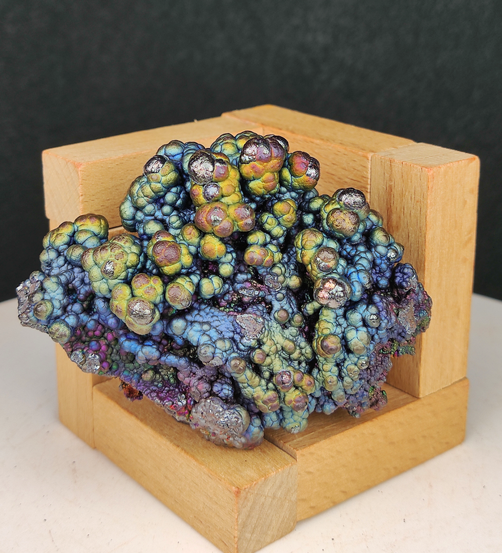 | Top premium rare Iridescent Goethite, Turgite, Hematite, Iridescent | COLOUR: Gold, Green, Blue | 100% natural color |