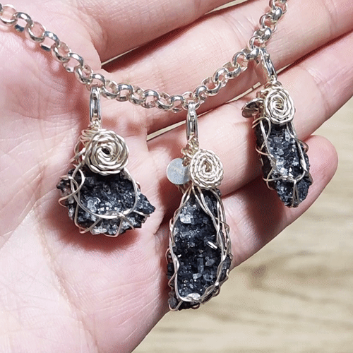 | 碎鑽系 | 黑力泥 x 通透玻璃水晶體 | 閃bling bling | 飾物套裝(3件小吊墜配銀手鏈)