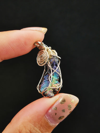 | Mini pendant | Goethite Pendant Copper Wire Wrapped Gemstone Pendant | COLOUR: Gold x Green | 100% natural color |