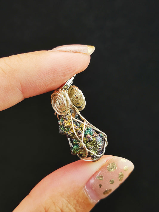 | Mini pendant | Goethite Pendant Copper Wire Wrapped Gemstone Pendant | COLOUR: Gold x Green | 100% natural color |