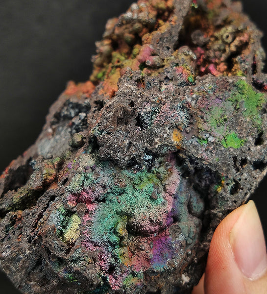 Goethite shape similar：Gold Powder Mountain   Top premium rare Iridescent Goethite, Turgite, Hematite, Iridescent  COLOUR : Gold with White Quartz Crystal  100% natural color 