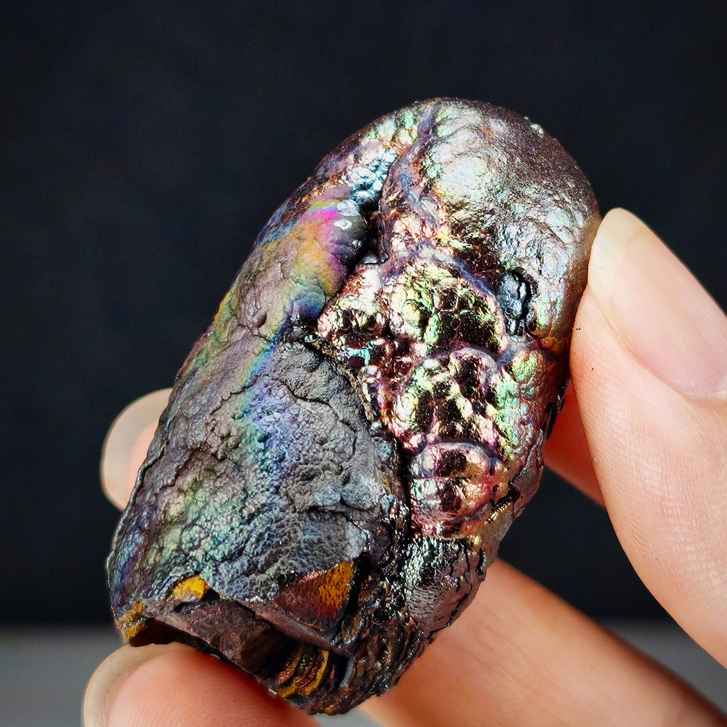 大佛柱｜圓頭柱柱造型｜銀金粉三色｜力泥活石｜Leklai Iridescent Goethite