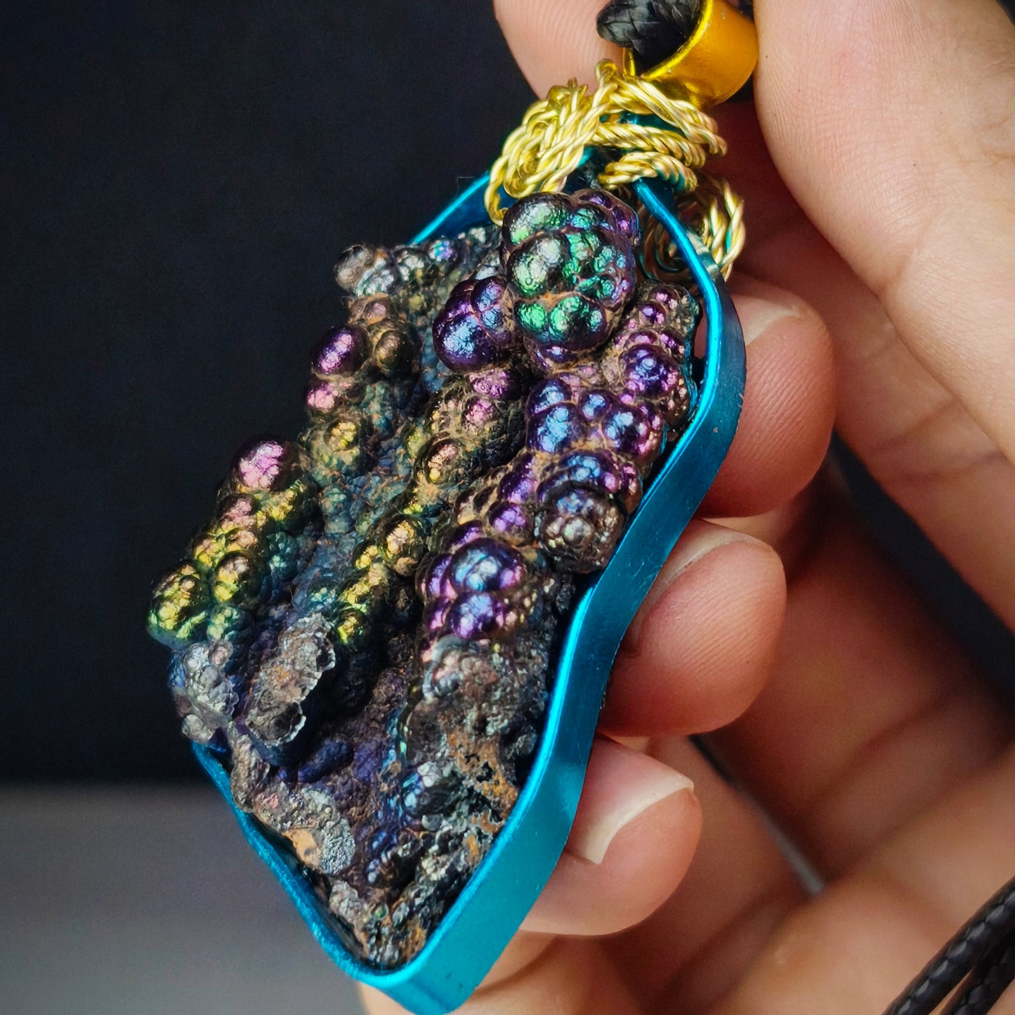 頂級大佛珠吊墜｜高階四色（金綠藍紫）｜力泥活石｜Leklai Iridescent Goethite
