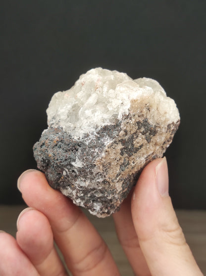 滿牙大牙水晶力泥 | 剛柔並濟能量顯化 | 穩固財庫、淨化負能與思維突破 | 閃耀水晶牙原石擺件 | 馬來西亞力泥