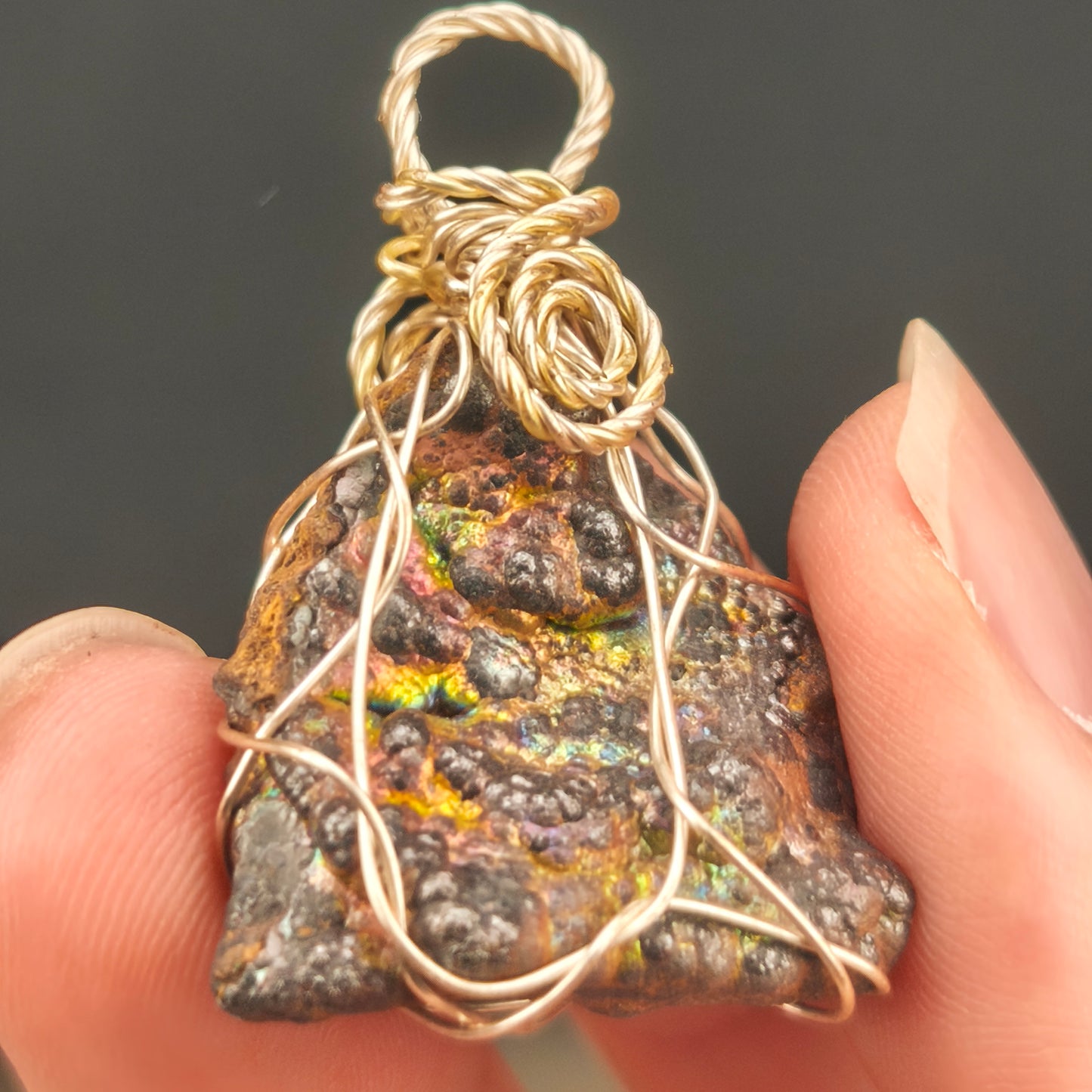 七彩力泥活石 | 能量吊墜 (約 2x2cm) | 多維全效氣場守護 | 淨化負能量、招財招貴人 | 馬來西亞天然力泥