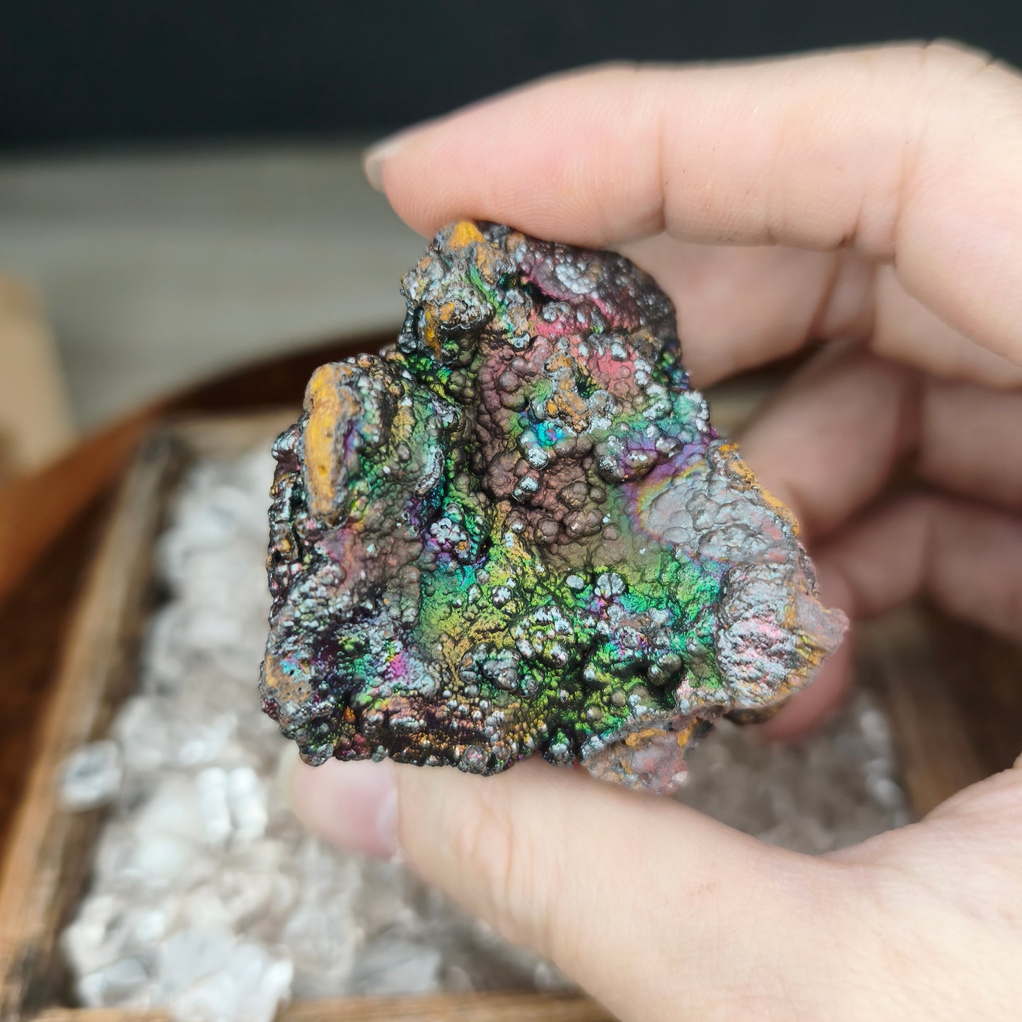 七彩力泥活石 | 能量原石擺件 (約 4.5x4cm) | 全效氣場守護與空間淨化 | 招財招貴人、多維好運吸引 | 馬來西亞天然力泥