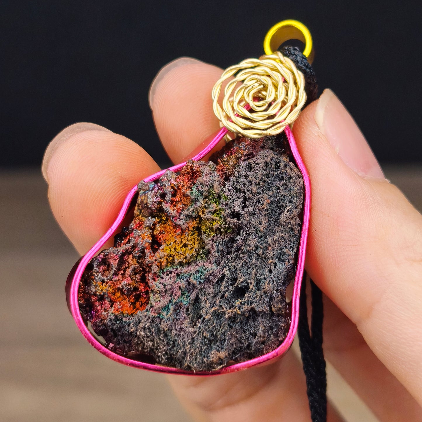 | 頂級 | 新式鑲嵌飾物 | 特別紅色 | 七彩力泥活石 | 力泥活石 |