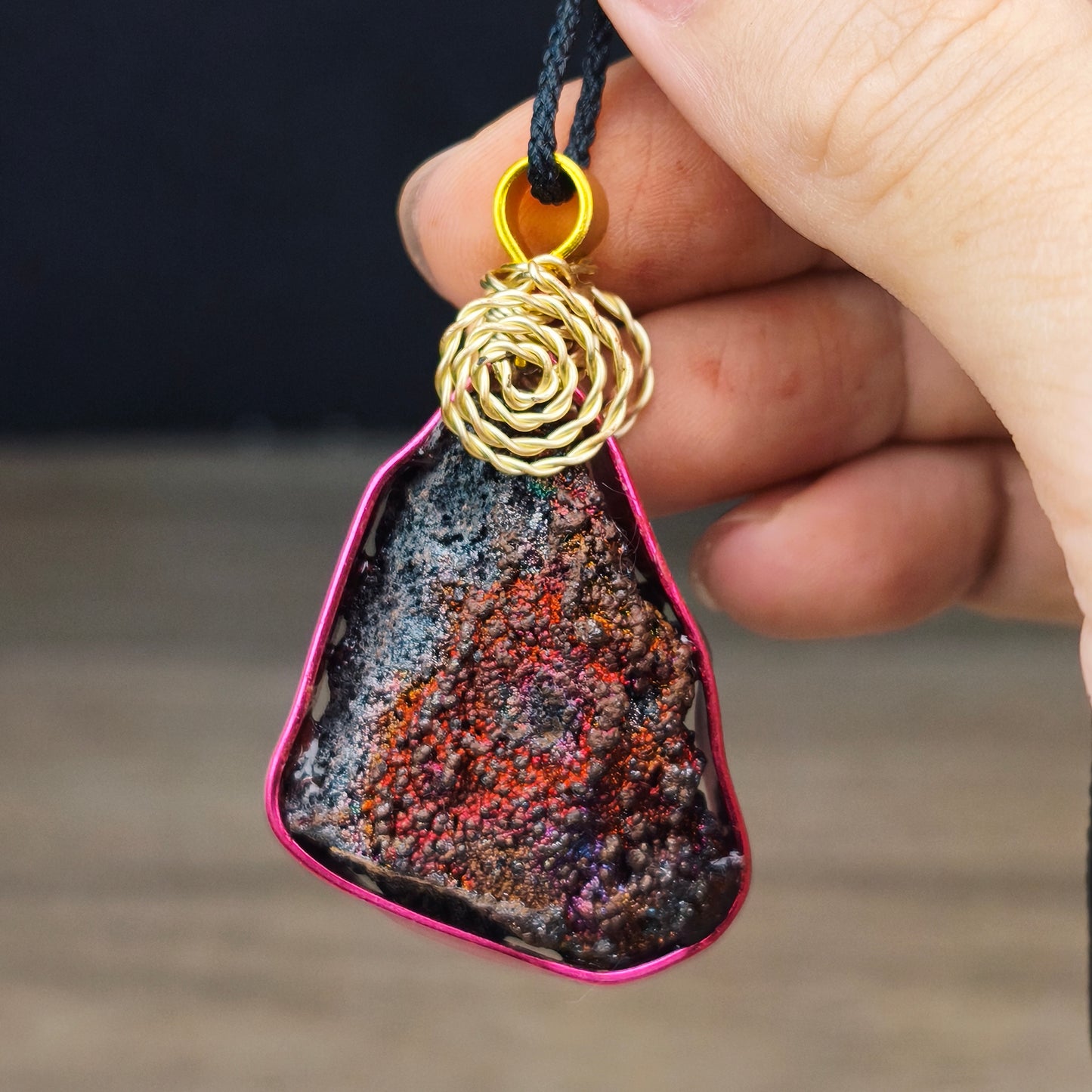 | 頂級 | 新式鑲嵌飾物 | 特別紅色 | 七彩力泥活石 | 力泥活石 |