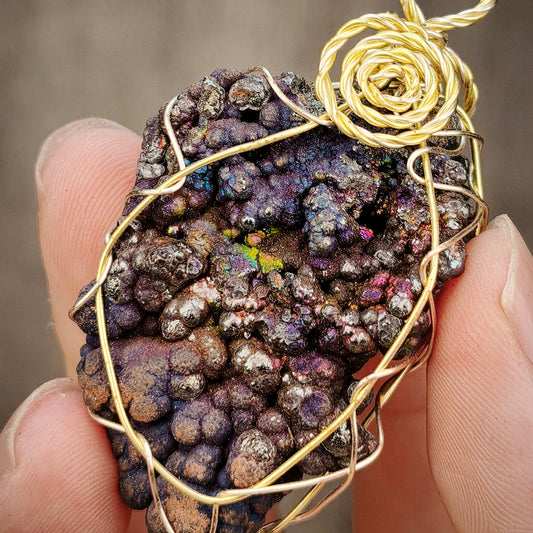 「頂級」大佛珠吊墜 | 姥姥級別膽料精華 | 深紫、金、粉、藍綠點綴共生 | 穩固地位權威、招財守財、決策智慧與深層磁場修復 | 馬來西亞力泥