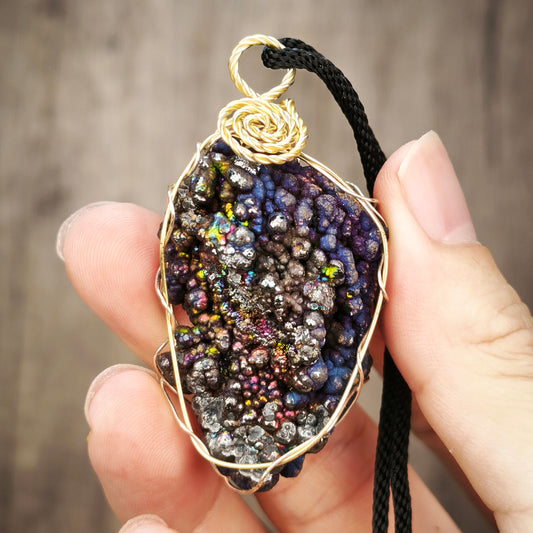 「頂級」大佛珠吊墜 | 姥姥級別膽料精華 | 深紫、金、粉、藍綠點綴共生 | 穩固地位權威、招財守財、決策智慧與深層磁場修復 | 馬來西亞力泥