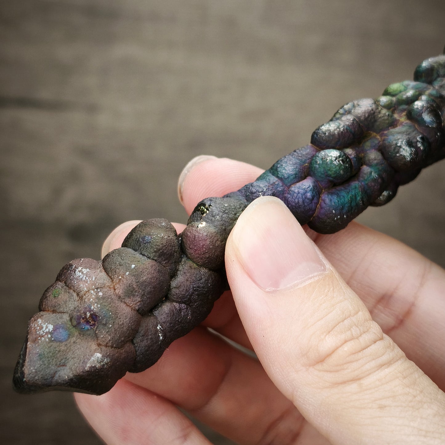 "Premium" Buddha Pillar (Shape: Contract Pen) | Rounded Energy Essence (Approx. 11*1.5cm) | Sign with the Universe: Purple, Green & Blue High-Frequency Symbiosis | Strategic Wisdom, Career Vitality & Authority Protection | Malaysia Leklai