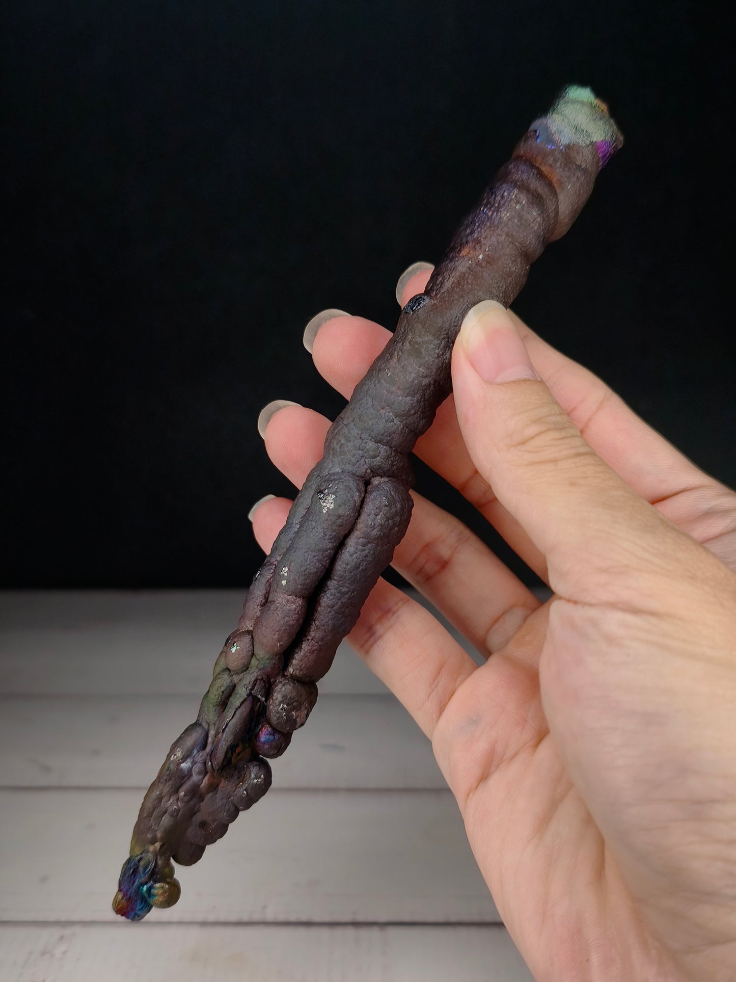 「收藏級」大佛柱 | 超重量級長款精華 (約 高19cm) | 造型：天賜人參 / 魔法權杖 (圓頭) | 極罕見紫藍老礦 | 強力驅逐小人、強效招財、建立防禦保護網 | 馬來西亞力泥