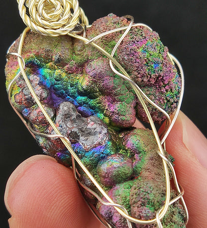 | 收藏級 | 金色財眼 七彩力泥吊墜 | 罕見金綠藍三色爆彩 | 頂級招財與事業守護重寶 | 可轉配成鎖匙扣 | 馬來西亞 純天然力泥