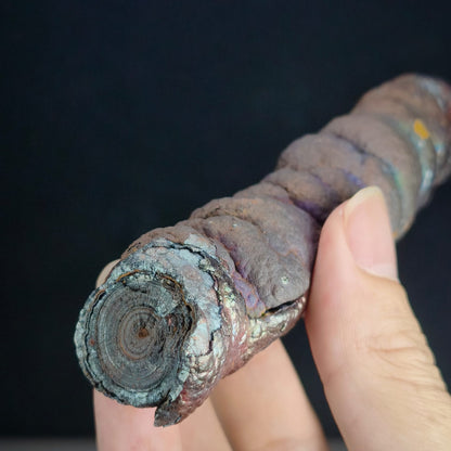「頂級」大佛柱 (姥姥級老礦) | 重量級能量精華 (高約 11.5*2cm) | 稀有深紫老料顯化 | 地位穩固、權威守護、掃除強大小人與深層氣場武裝 | 馬來西亞力泥