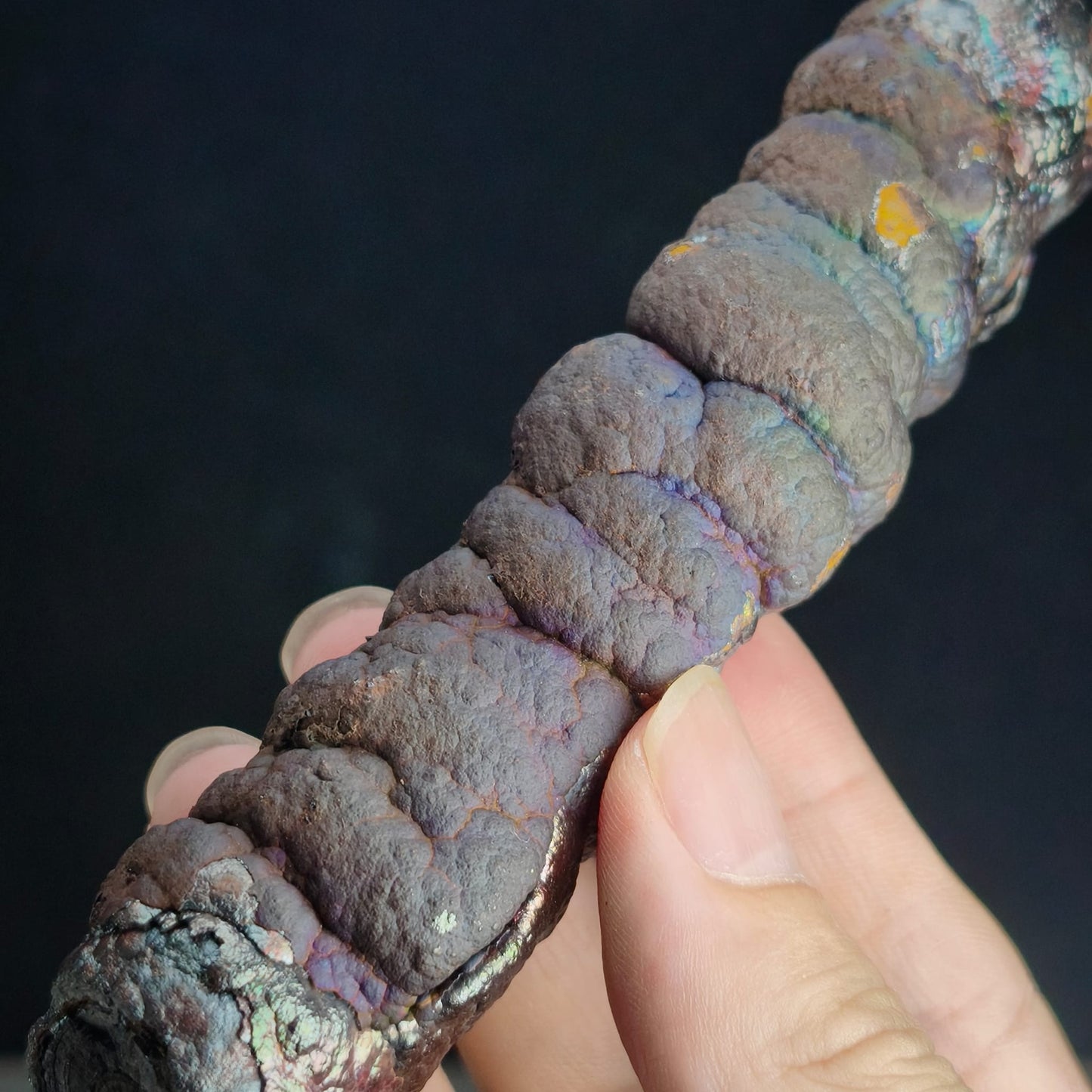「頂級」大佛柱 (姥姥級老礦) | 重量級能量精華 (高約 11.5*2cm) | 稀有深紫老料顯化 | 地位穩固、權威守護、掃除強大小人與深層氣場武裝 | 馬來西亞力泥