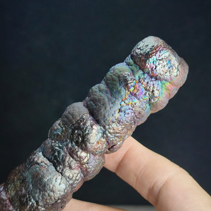 「頂級」大佛柱 (姥姥級老礦) | 重量級能量精華 (高約 11.5*2cm) | 稀有深紫老料顯化 | 地位穩固、權威守護、掃除強大小人與深層氣場武裝 | 馬來西亞力泥