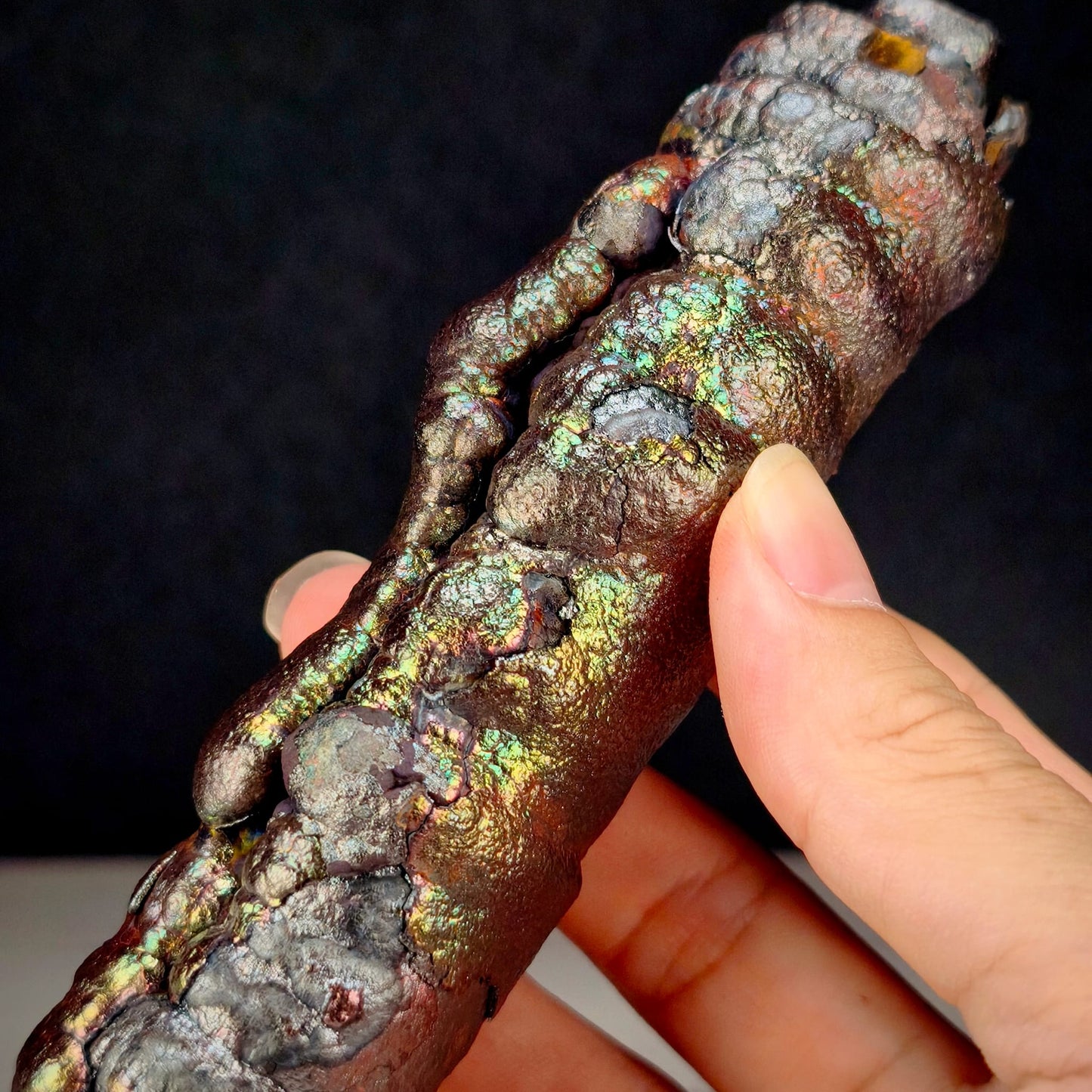 「收藏級」大佛柱 | 重量級粗壯精華 (約 15*4cm) | 金、綠、粉三色高階共生 | 強力招財、穩固基業、貴人扶持與全方位氣場武裝 | 馬來西亞力泥