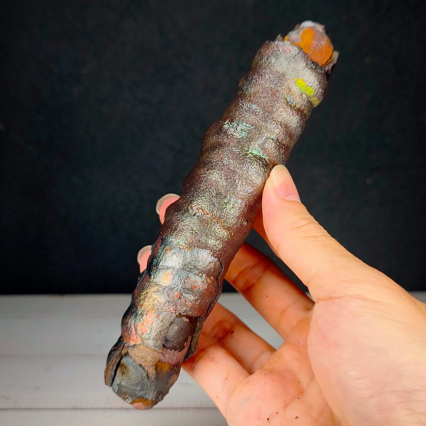 「收藏級」大佛柱 | 重量級粗壯精華 (約 15*4cm) | 金、綠、粉三色高階共生 | 強力招財、穩固基業、貴人扶持與全方位氣場武裝 | 馬來西亞力泥