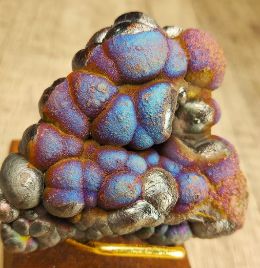 頂級大佛珠力泥活石 | 稀有老礦紫藍色顯色 | 附 HARUKA 專屬木架 | 深度靈性覺知、權威守護與情緒穩定 | 馬來西亞天然能量活石