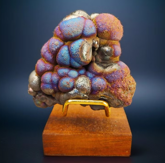 頂級大佛珠力泥活石 | 稀有老礦紫藍色顯色 | 附 HARUKA 專屬木架 | 深度靈性覺知、權威守護與情緒穩定 | 馬來西亞天然能量活石