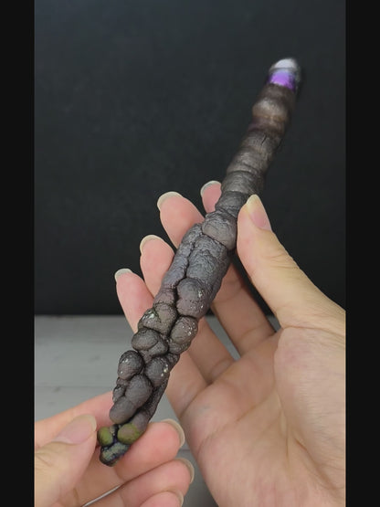 「收藏級」大佛柱 | 超重量級長款精華 (約 高19cm) | 造型：天賜人參 / 魔法權杖 (圓頭) | 極罕見紫藍老礦 | 強力驅逐小人、強效招財、建立防禦保護網 | 馬來西亞力泥