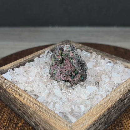 頂級七彩小粉龍力泥 | 能量吊墜 (約 6.5x4cm) | 提升愛情人緣、柔化情緒與內在療癒 | 溫柔守護與多維運勢平衡 | 馬來西亞天然力泥
