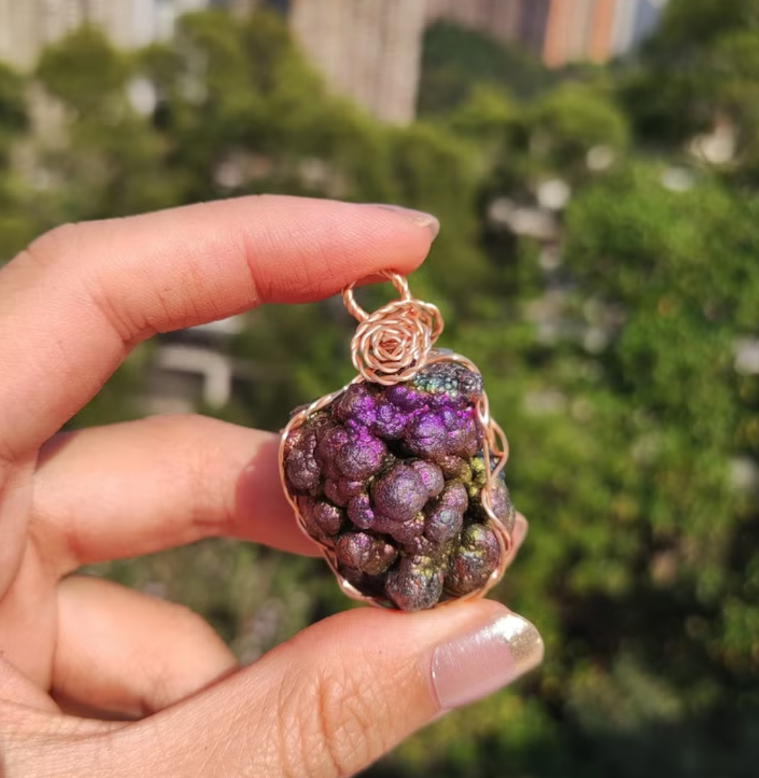 頂級菩提珠力泥 | 稀有青紫膽料吊墜 (約 3x2cm) | 靈性智慧與事業能量、穩定情緒 | 極致出色稀有青色系 | 馬來西亞天然能量活石