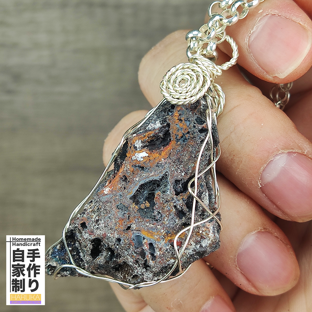 | Goethite Pendant Copper Wire Wrapped Gemstone Pendant | COLOUR: Silver black ,Turgite with black Calcite & White Quartz,Crystal | 100% natural color |
