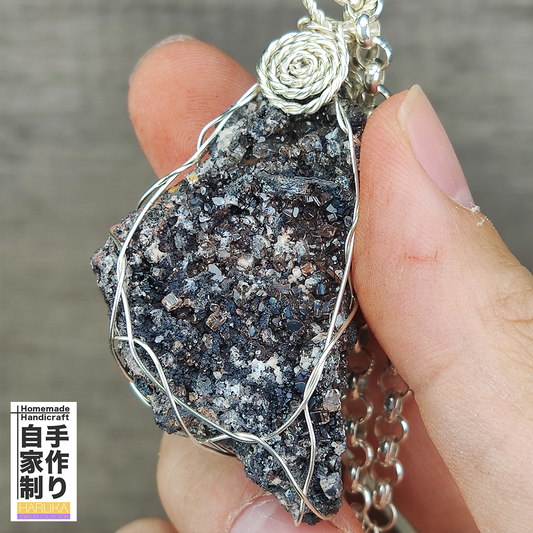 | Goethite Pendant Copper Wire Wrapped Gemstone Pendant | COLOUR: Silver black ,Turgite with black Calcite & White Quartz,Crystal | 100% natural color |