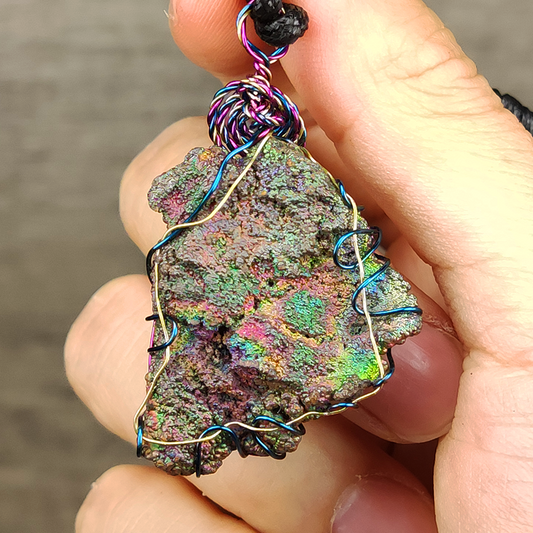 | Goethite Pendant Copper Wire Wrapped Gemstone Pendant | COLOUR: Green, Pink | 100% natural color |