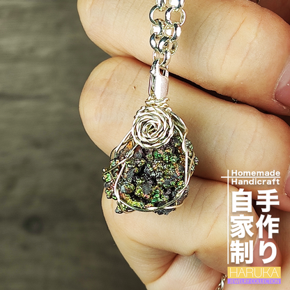 【豐盛守護】頂級黃金系七彩力泥吊墜｜金綠粉三色交織：核心膽料集能、招財顯化、貴人扶持、事業生機開拓、隨身精緻靈石護身符