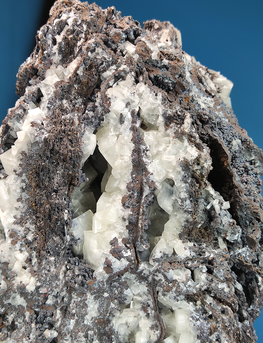 | 19KG | Top premium rare Iridescent Goethite, Turgite, Hematite, Iridescent | COLOUR: Goethite with White Quartz,Crystal | 100% natural color |