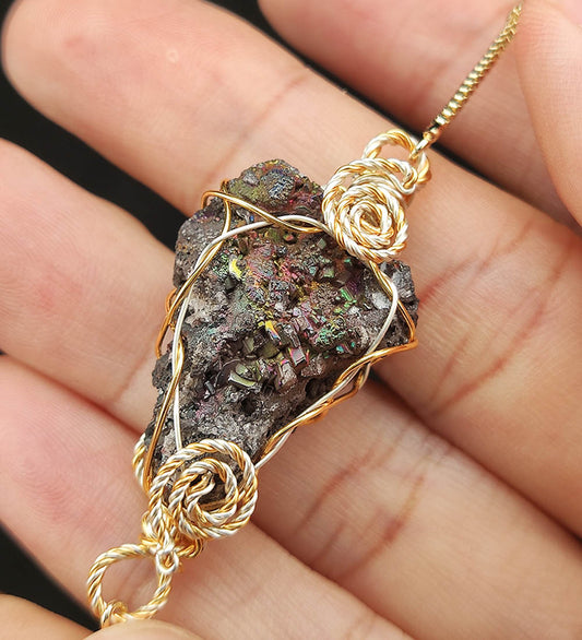 | Bracelet | Goethite Pendant Copper Wire Wrapped Gemstone Pendant | COLOUR: Green, Turgite with White Quartz Crystal| 100% natural color |