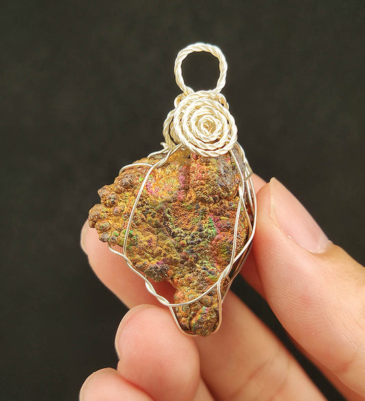 「頂級稀有」金金七彩力泥吊墜 | 金 x 綠 x 粉 ｜ 能量膽料形態 ｜ 極致招財、事業生機與頂級貴人緣 ｜ 馬來西亞天然力泥活石