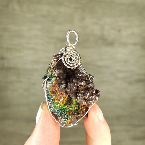 | Goethite Pendant Copper Wire Wrapped Gemstone Pendant | COLOUR: Green, gold | 100% natural color |